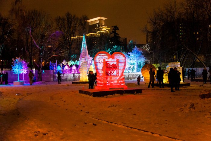 Творческой группой "Арт Блисс" создан  Ледяной город. Сад астрономов в Парке Сокольники.