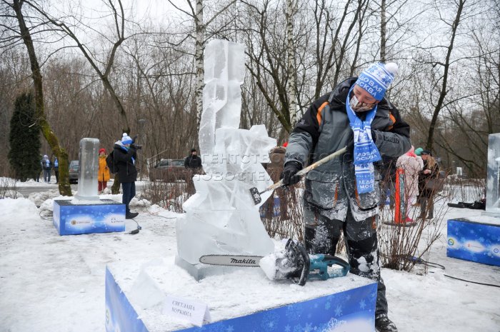 Творческая группа "Арт Блисс" провела Мастер-классы по ледяной скульптуре со звездами на Новогоднем фестивале «Ледовая Москва» 2021 г.